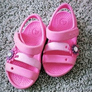 Crocs toddler size 6 pink